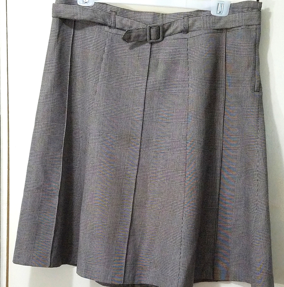 H&M Plaid Skirt... LIGHTLY .USED